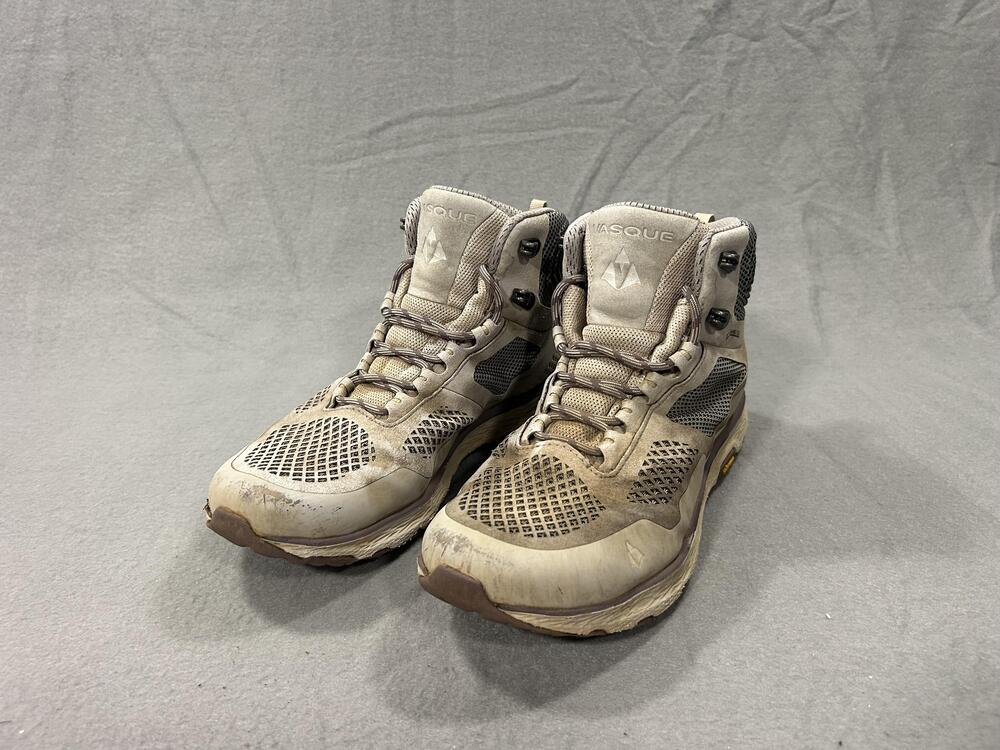 Vasque Breeze LT GTX Boots Womens Size 9 Gray Vibram Studded Snow Winter Hiking